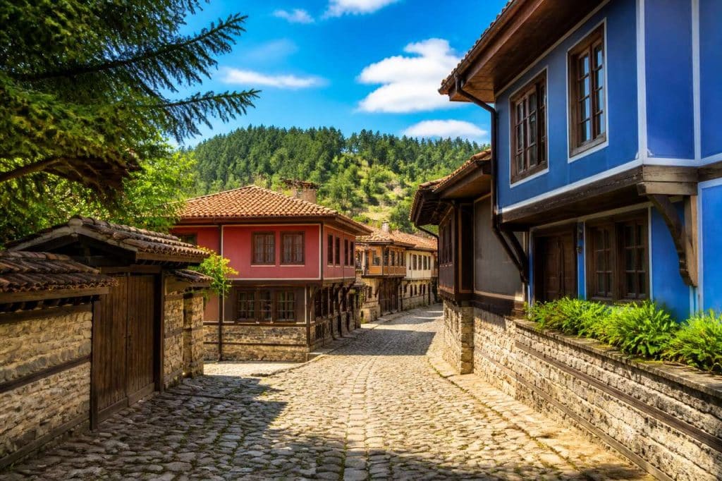 Plongée historique au cœur de koprivchtitsa, la ville-musée bulgare