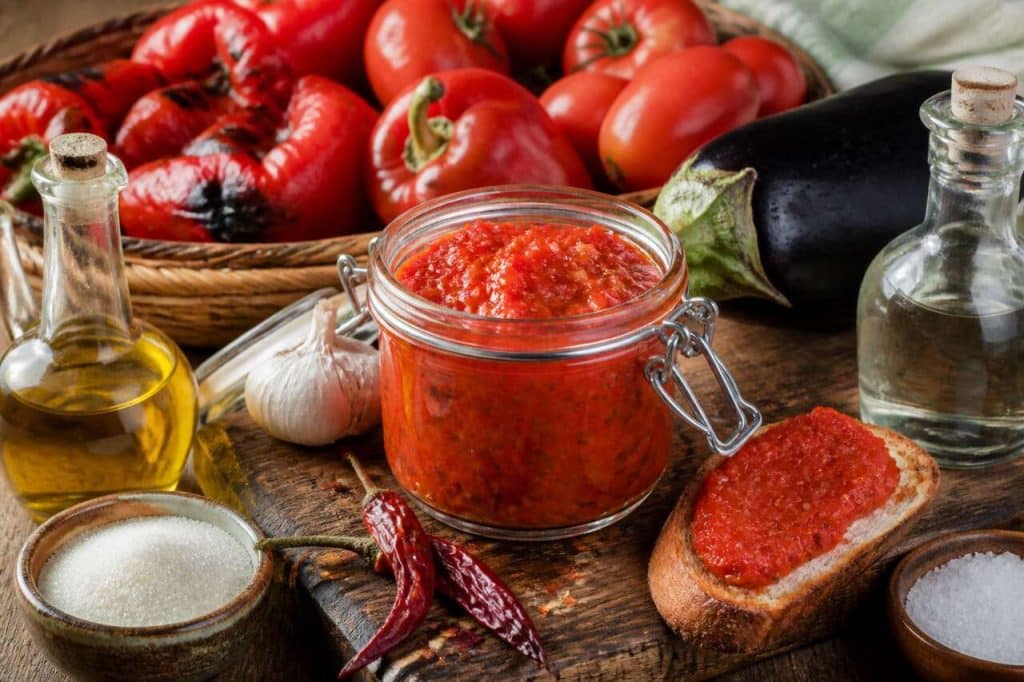 Lyutenitsa : découvrez la recette traditionnelle bulgare