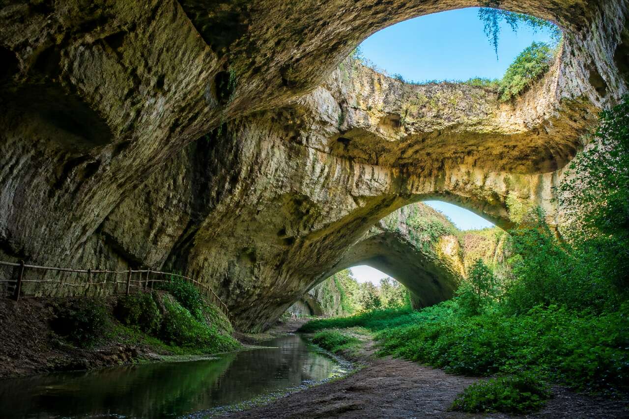 Découverte de la grotte de Devetashka : un trésor caché en Bulgarie